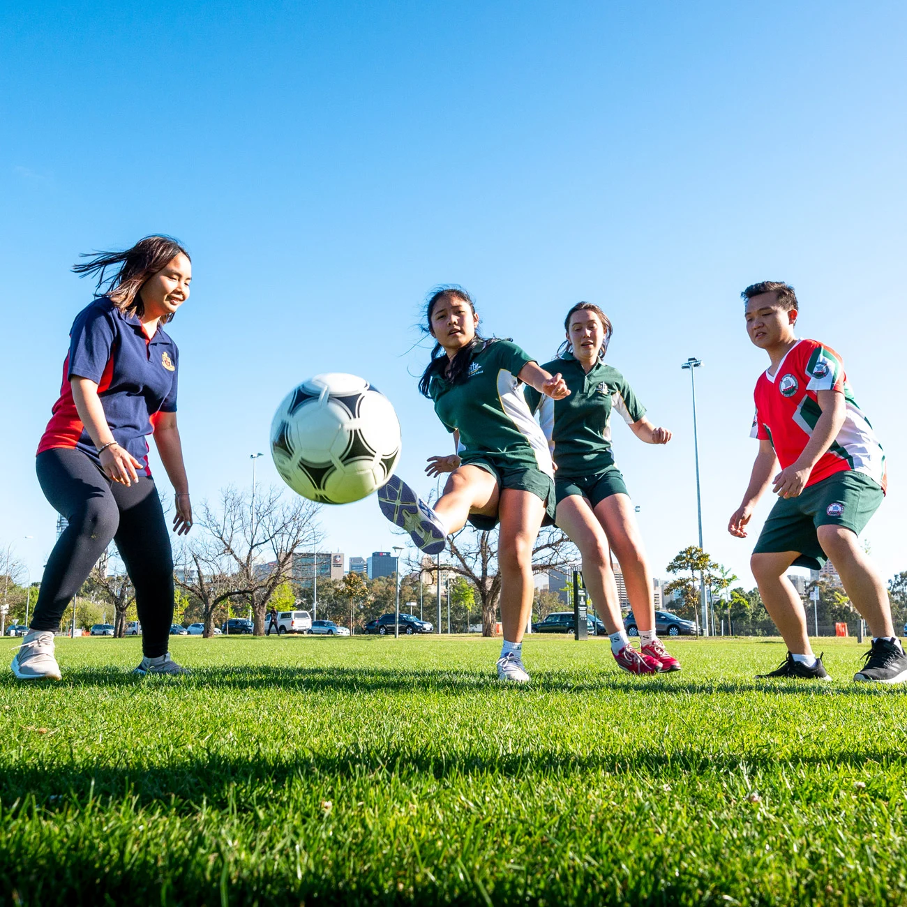 并指出这位 并指出这位