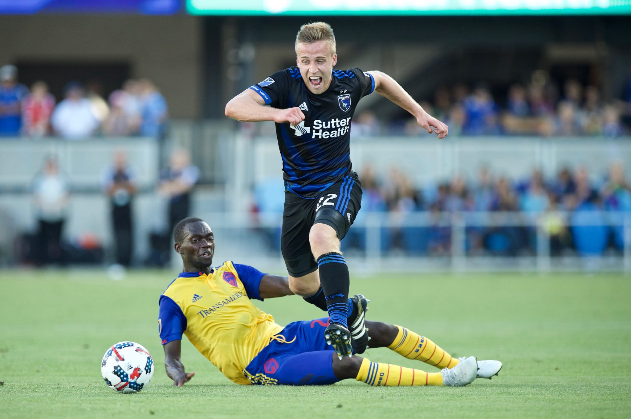 CBA最新消息！新疆签爱德华兹，浙江签哈雷尔，辽宁寻找新外援！.